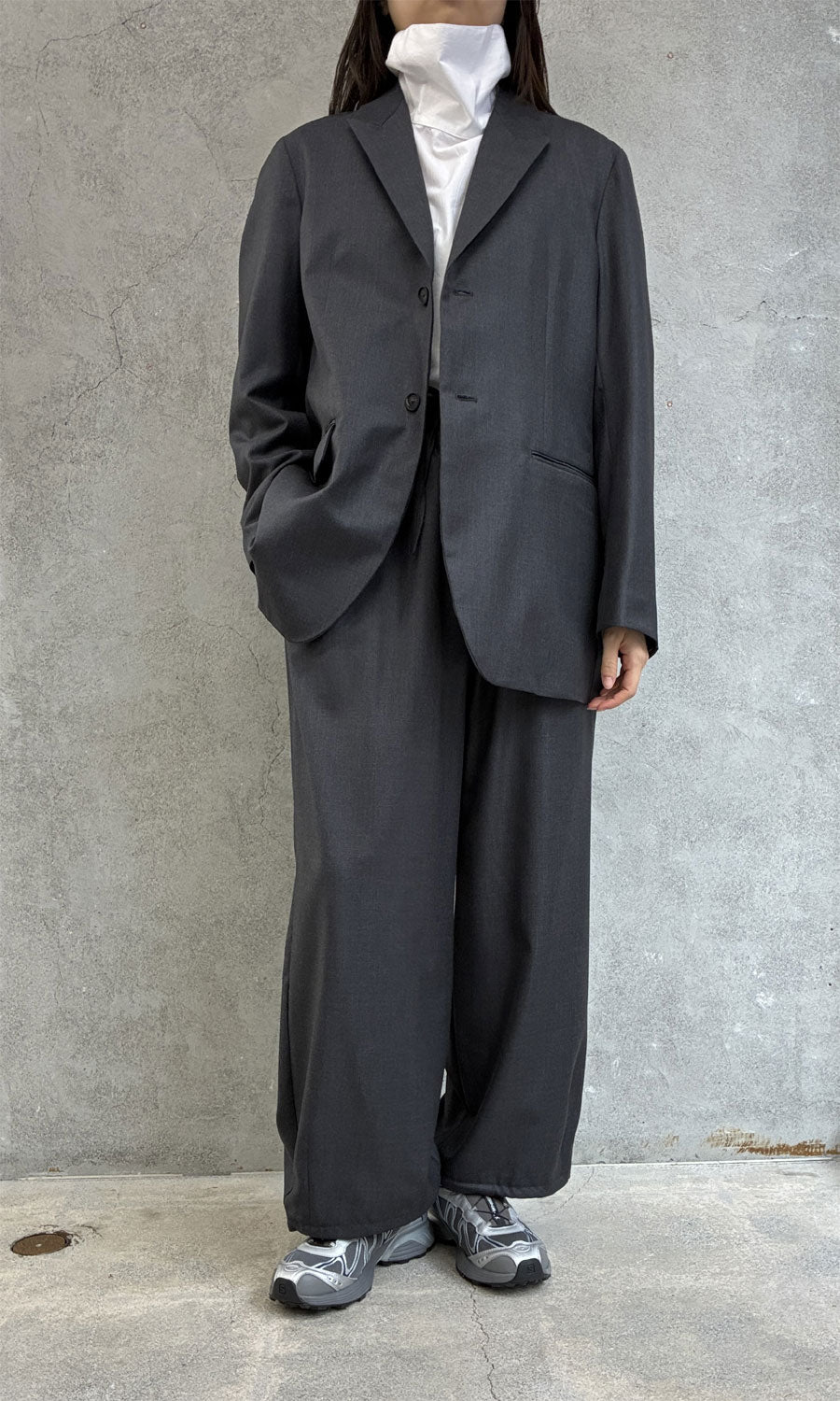 
                  
                    LONG TAILORED JACKET
                  
                
