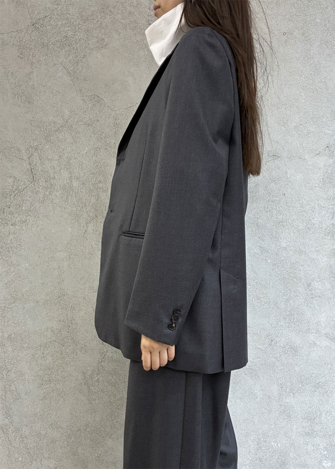 
                  
                    LONG TAILORED JACKET
                  
                