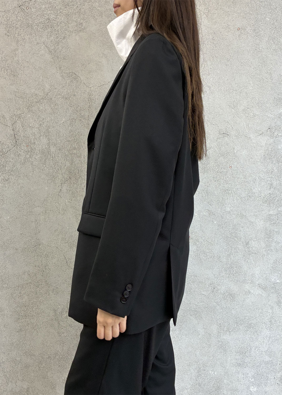 
                  
                    LONG TAILORED JACKET
                  
                