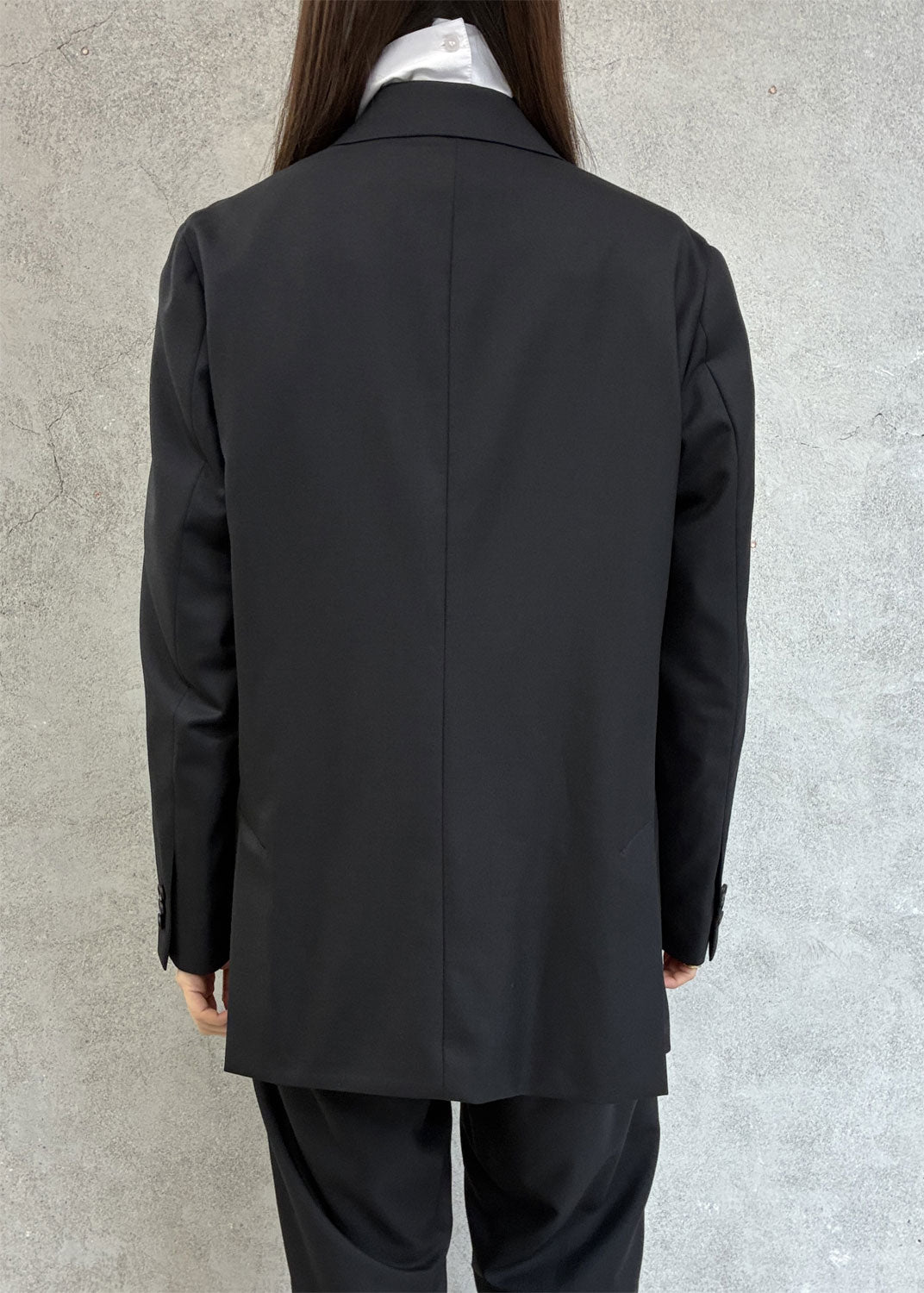
                  
                    LONG TAILORED JACKET
                  
                
