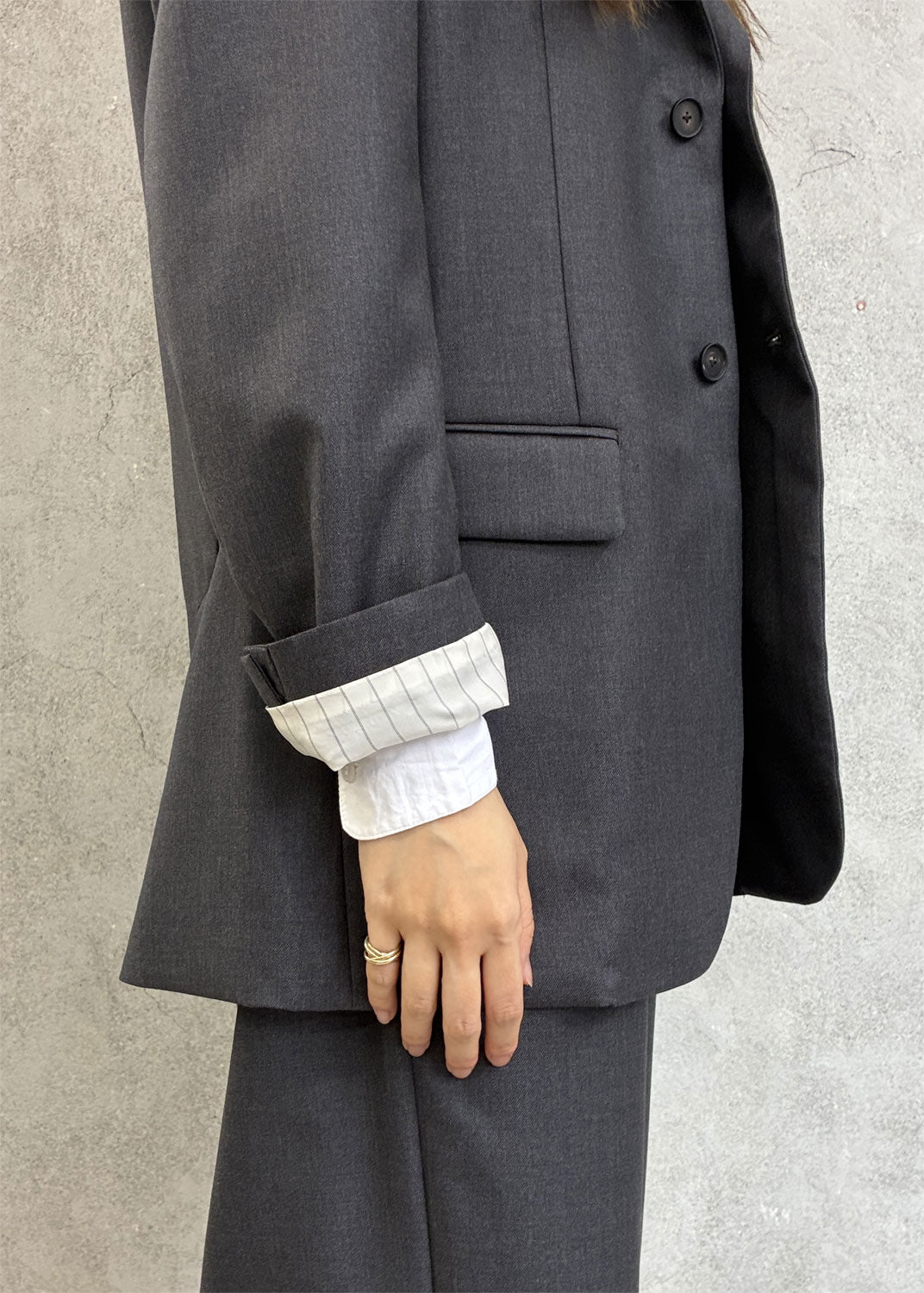 
                  
                    LONG TAILORED JACKET
                  
                