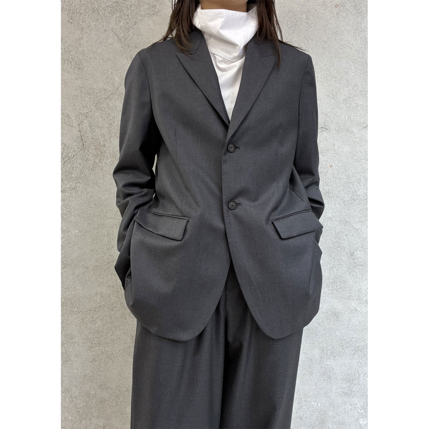 
                  
                    LONG TAILORED JACKET
                  
                