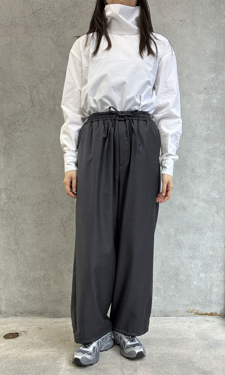 
                  
                    OVER BAGGY PANTS
                  
                