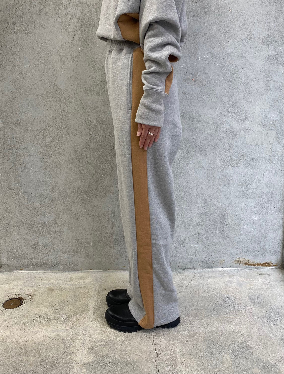 
                  
                    LINED SWEAT PANTS-TAKESUMI GREY-
                  
                