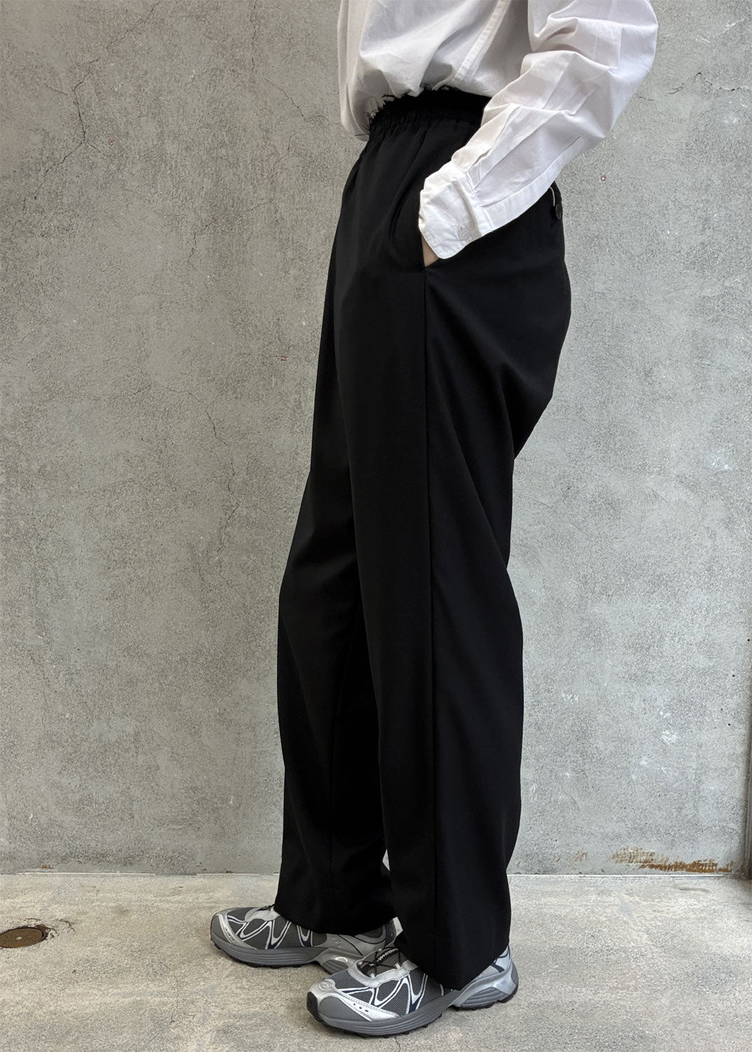 
                  
                    RAW EDGE EASY PANTS
                  
                