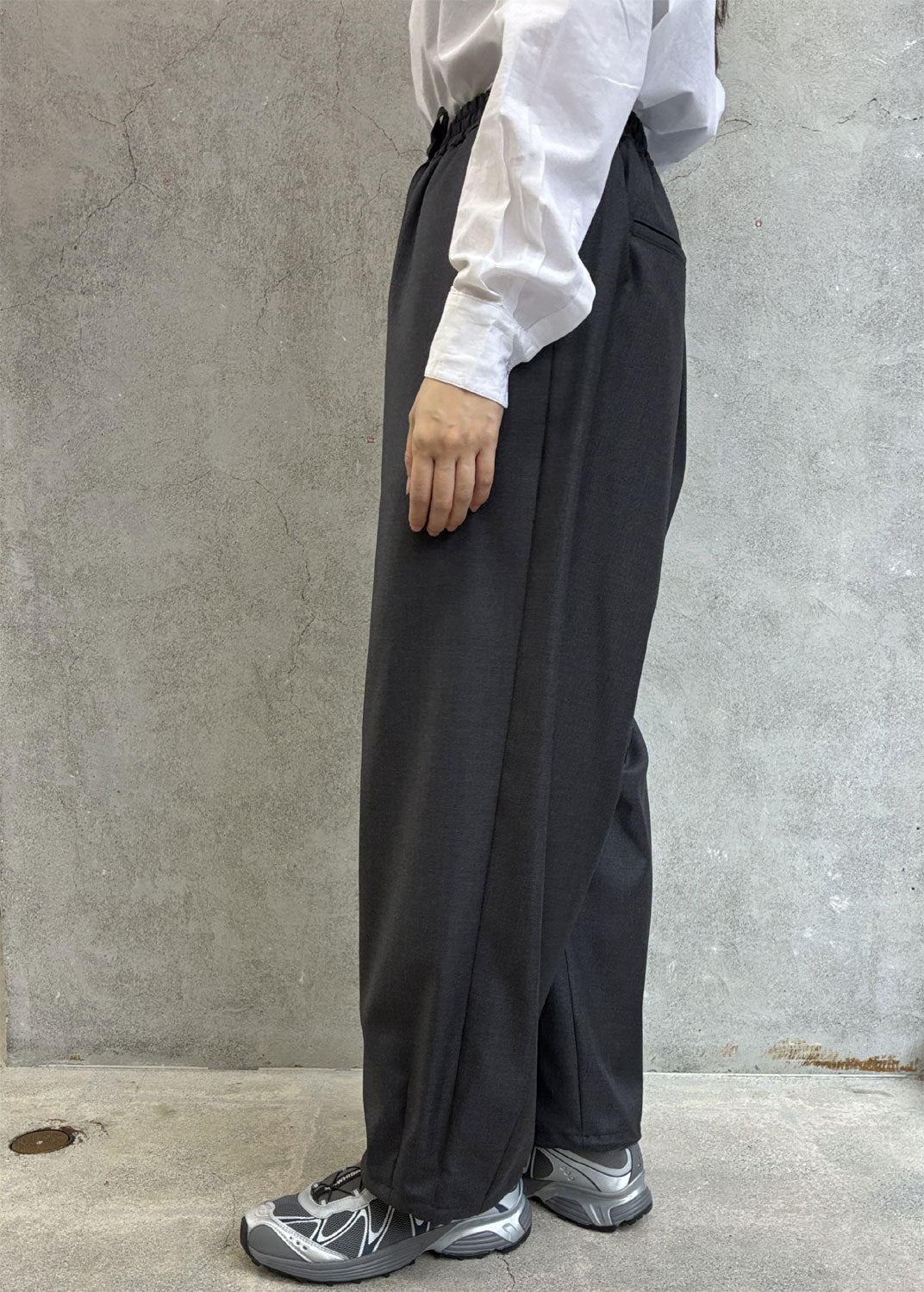 
                  
                    OVER BAGGY PANTS
                  
                