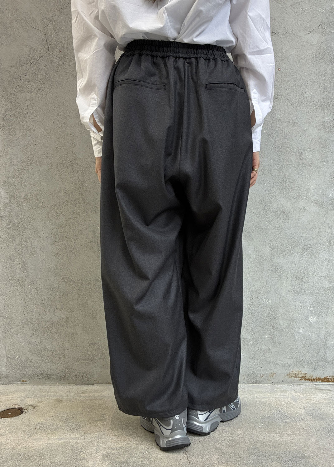 
                  
                    OVER BAGGY PANTS
                  
                