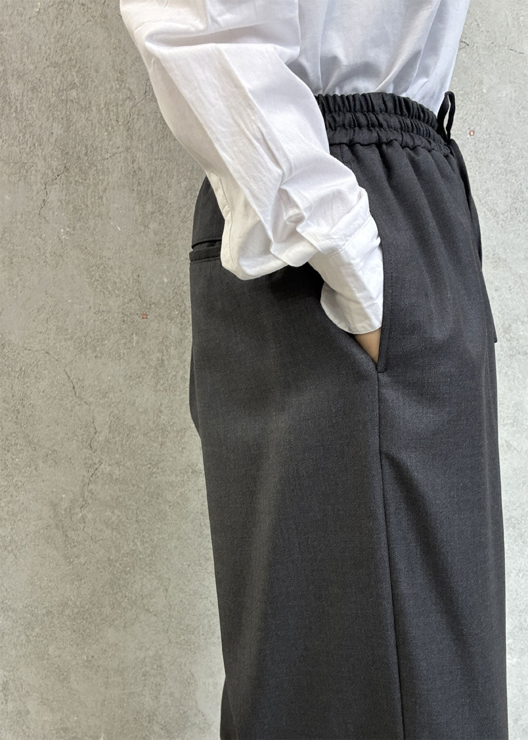 
                  
                    OVER BAGGY PANTS
                  
                