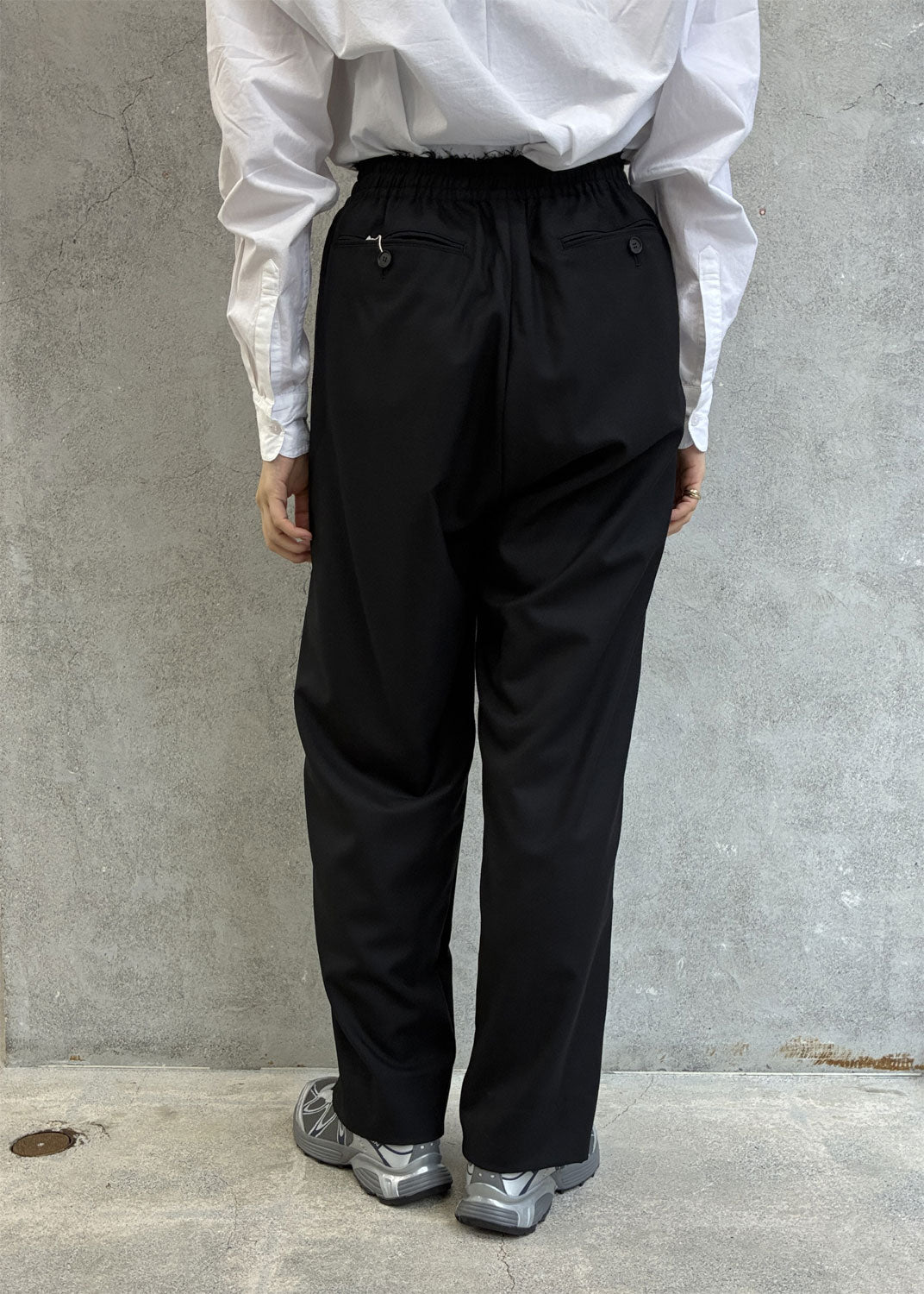 
                  
                    RAW EDGE EASY PANTS
                  
                