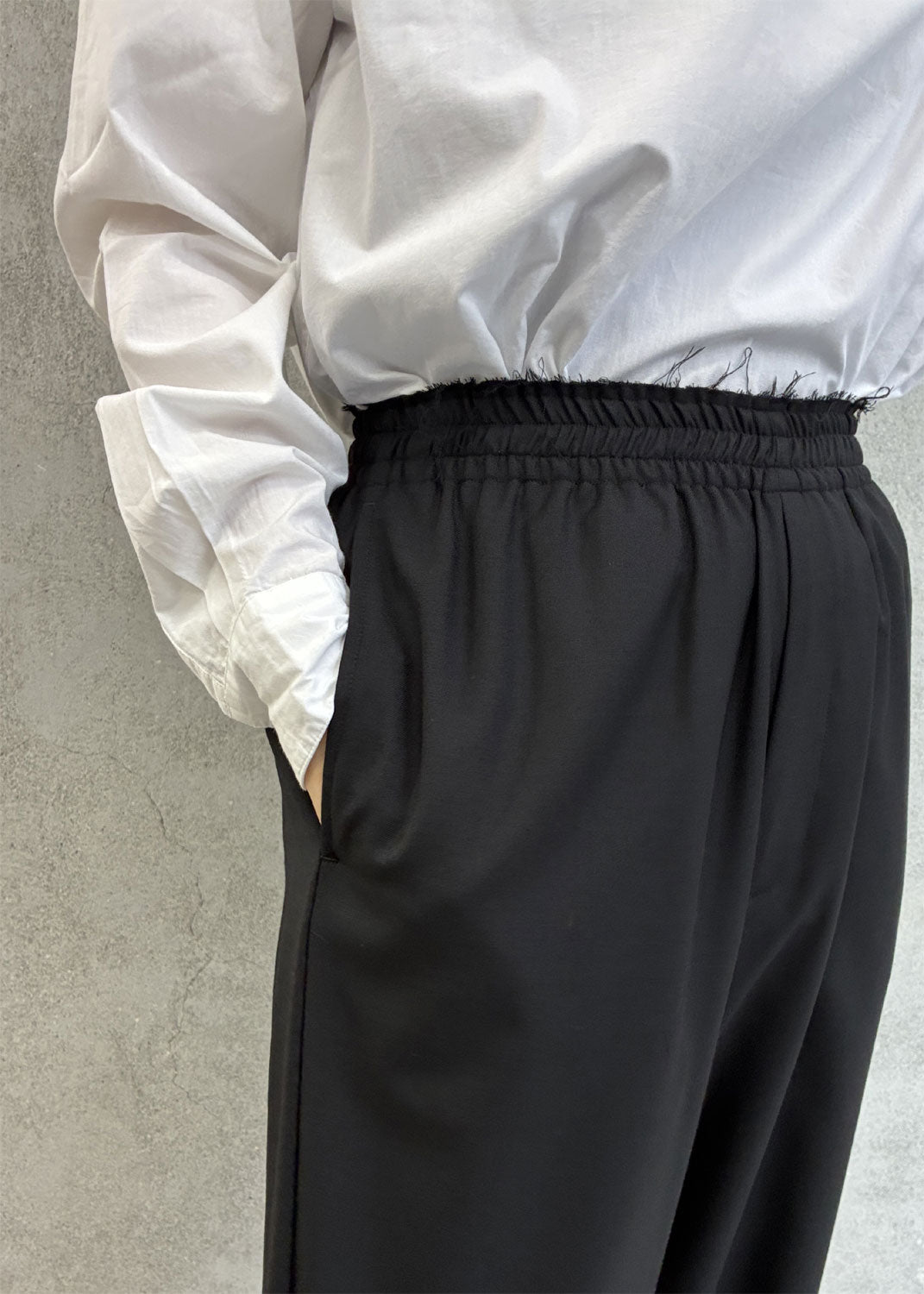 
                  
                    RAW EDGE EASY PANTS
                  
                