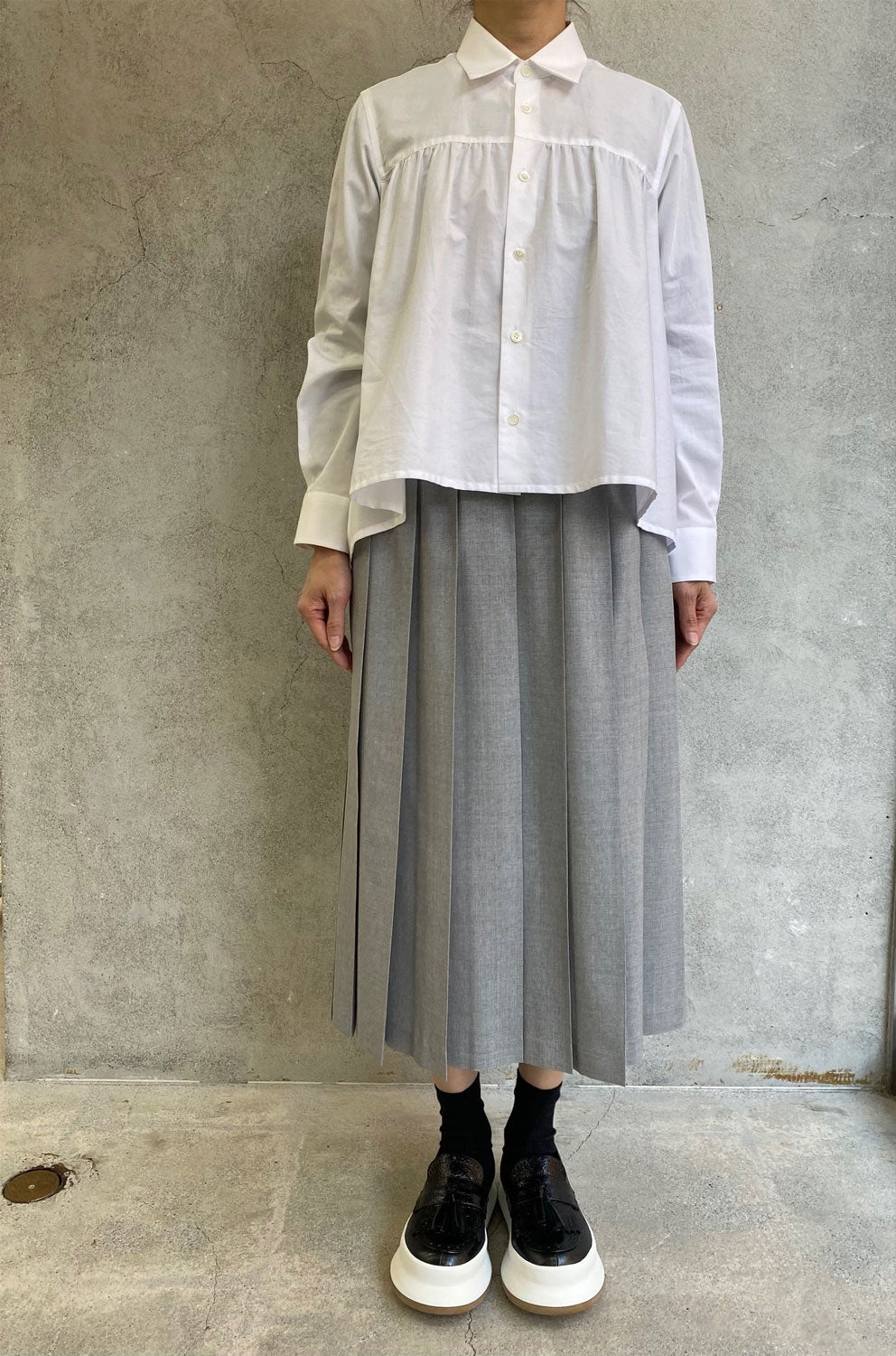 
                  
                    ウールトロプリーツスカート-TOP GRAY-
                  
                