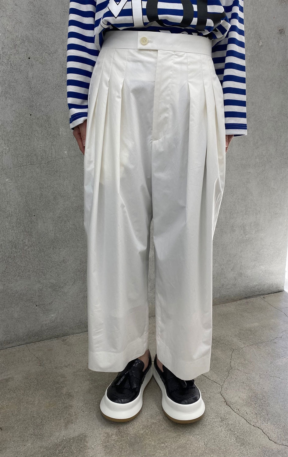 
                  
                    綿クロスタンブラー加工パンツ‐WHITE-
                  
                