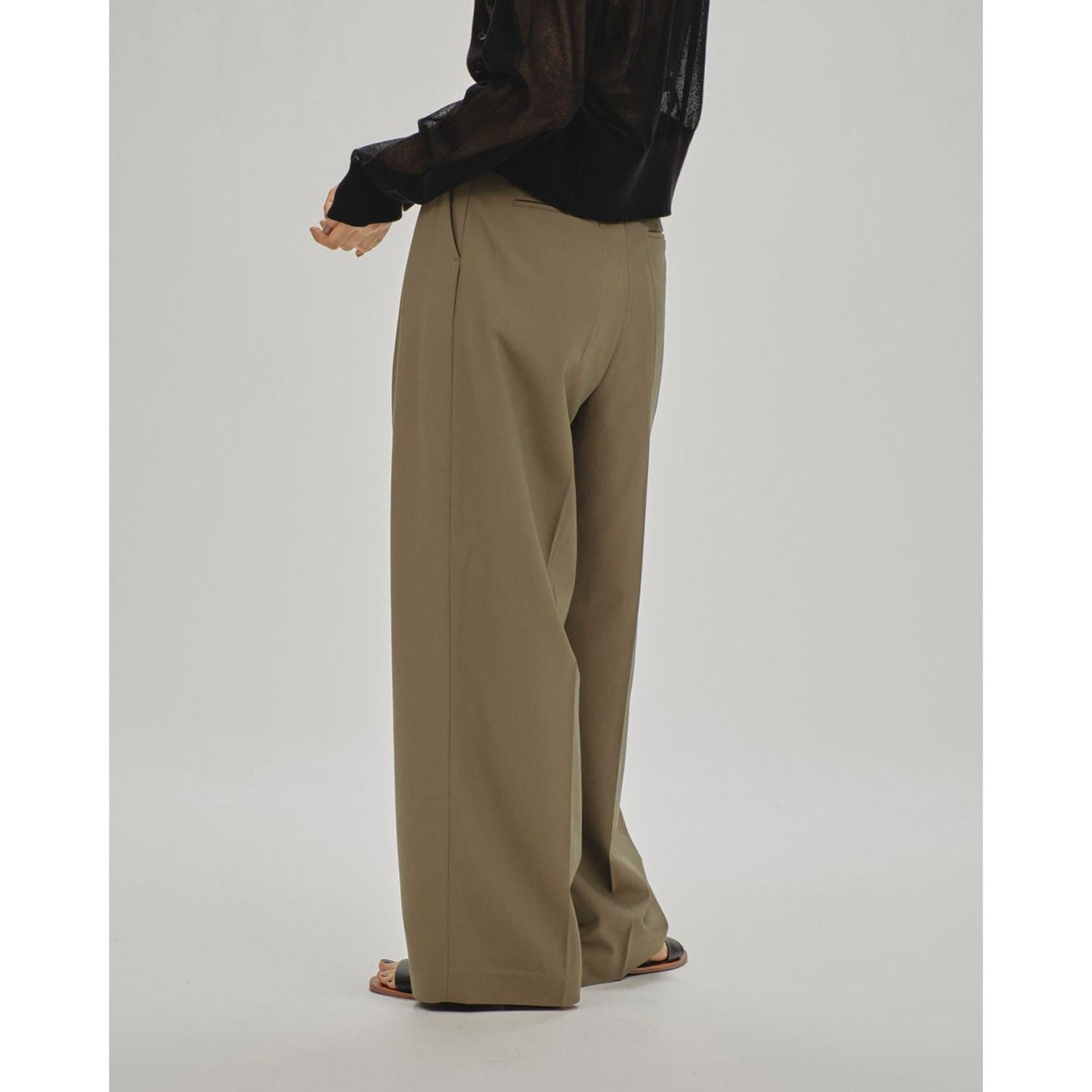 
                  
                    Twill Wide Trousers-olive-
                  
                
