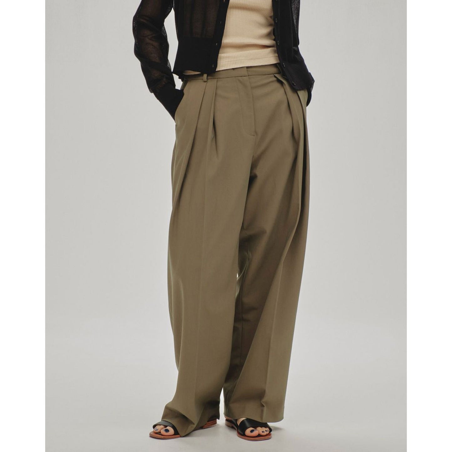 
                  
                    Twill Wide Trousers-olive-
                  
                