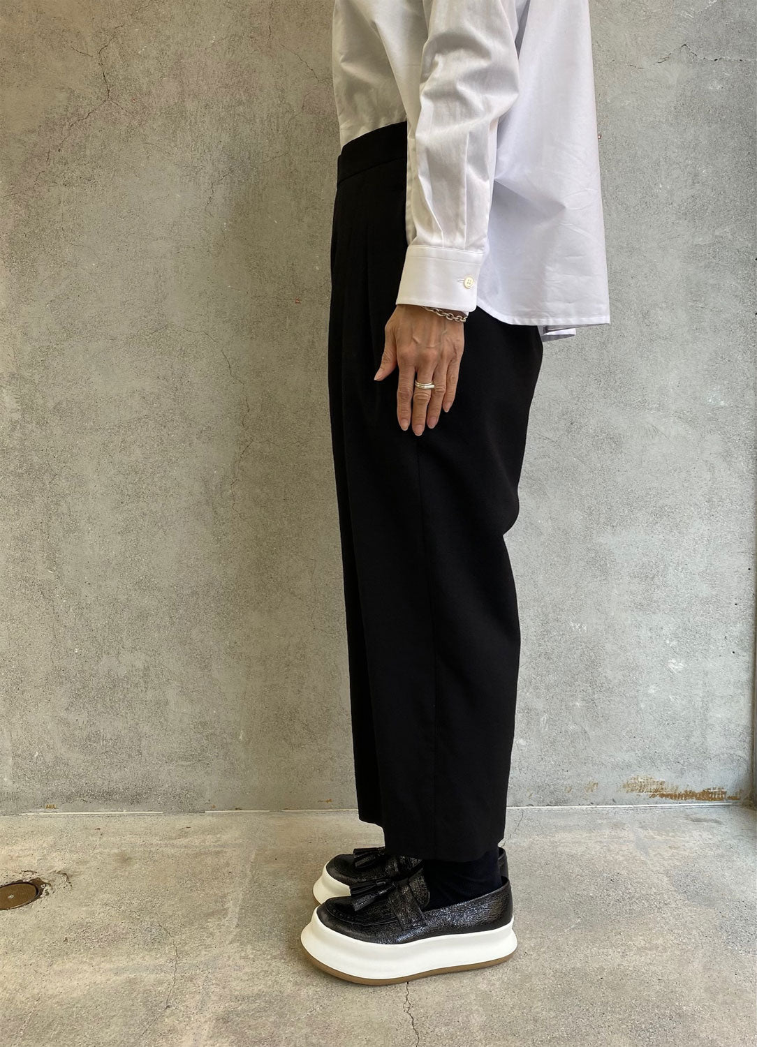 
                  
                    ウールトロタックワイドパンツ-BLACK-
                  
                