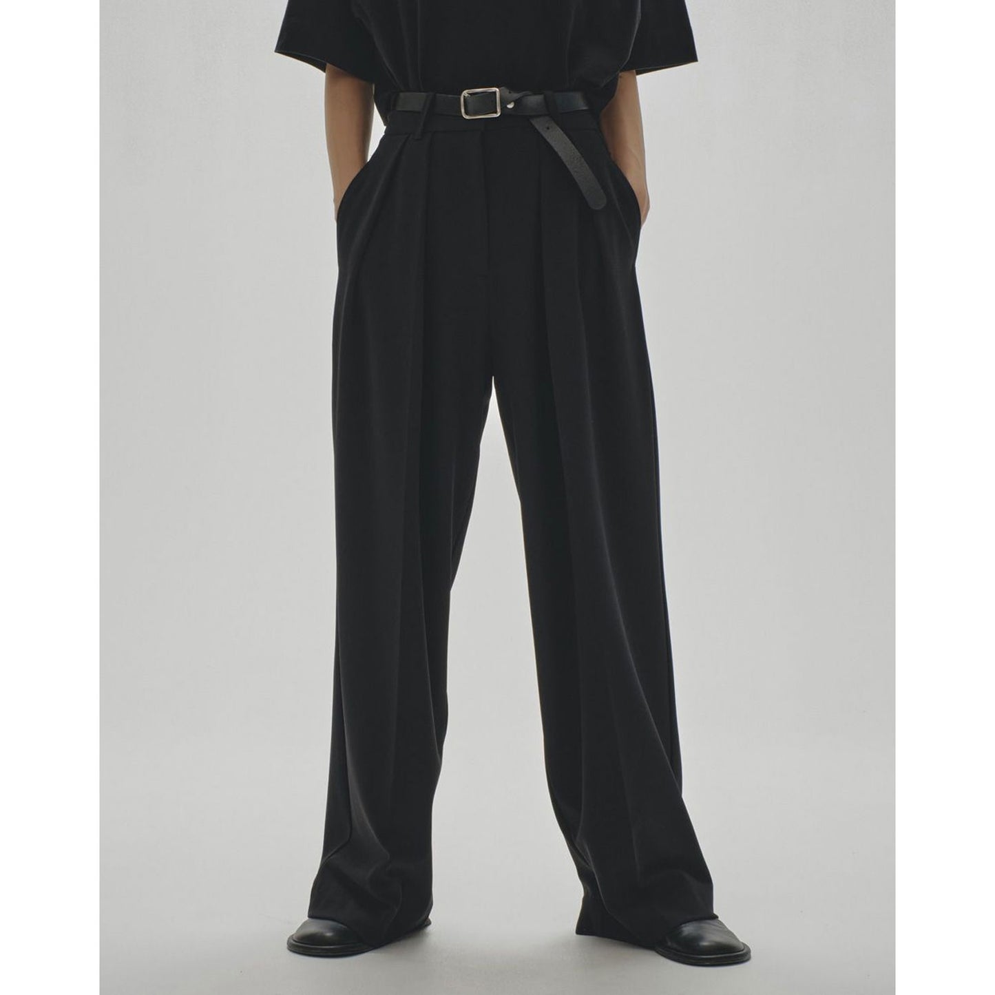 
                  
                    Doubletuck Twill Trousers-black-
                  
                