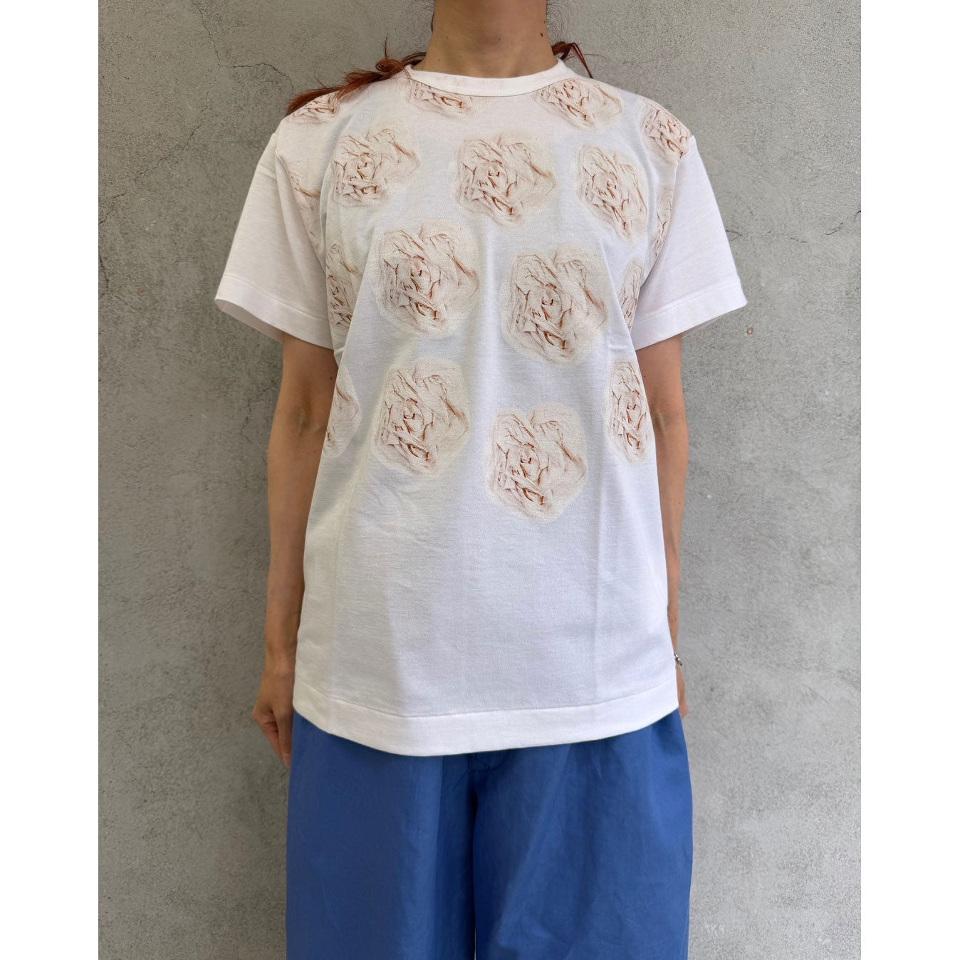 
                  
                    バラプリントTシャツ
                  
                