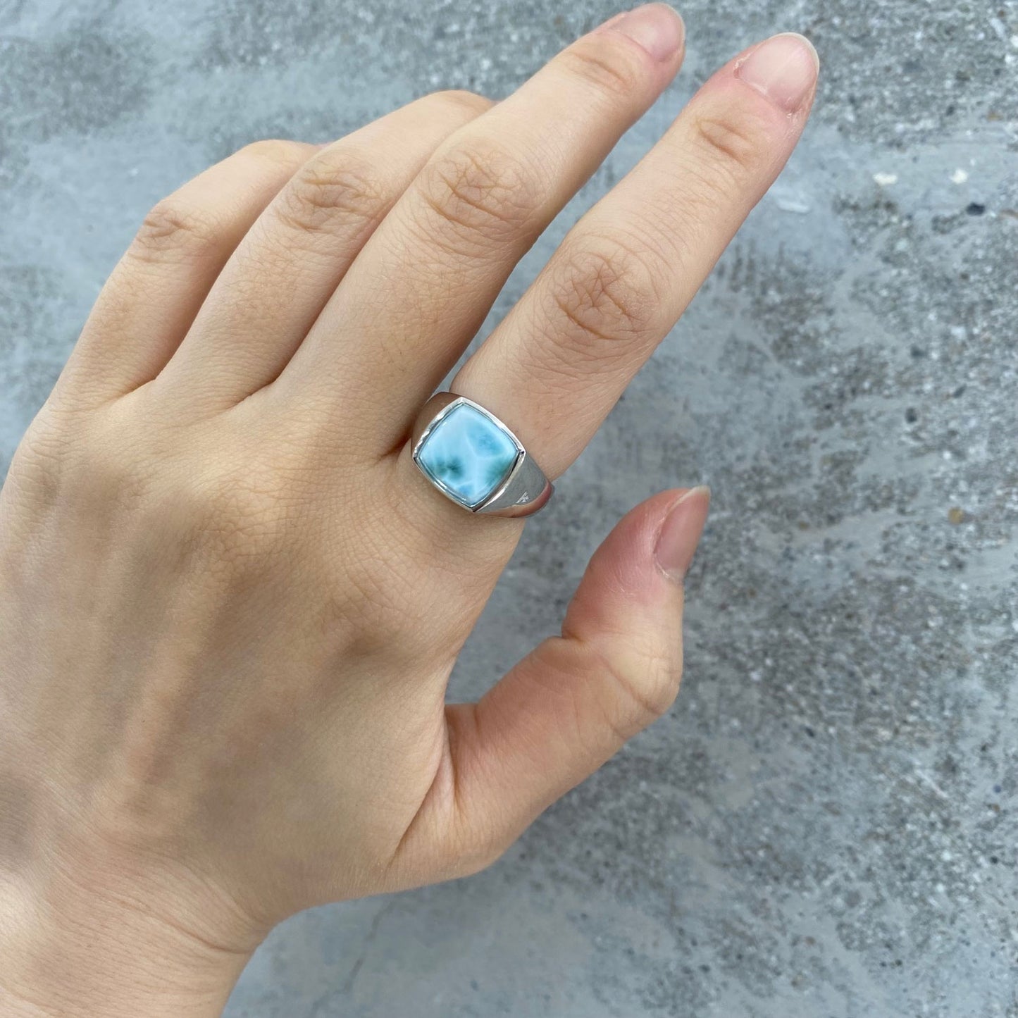 
                  
                    Kay Ring Ice Blue
                  
                