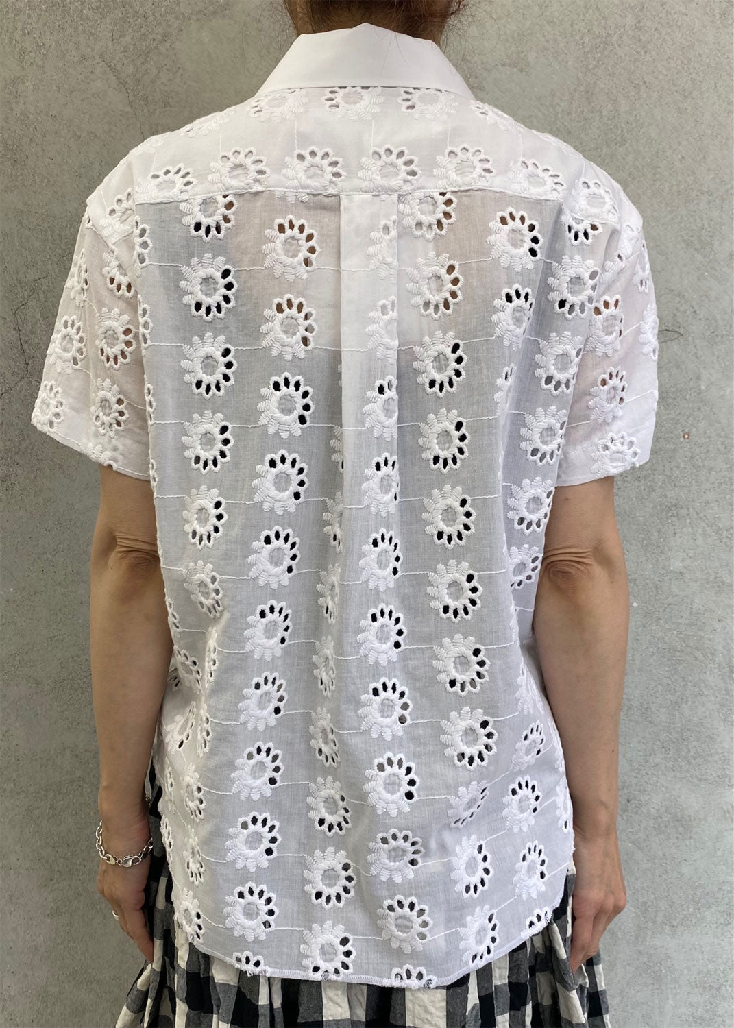
                  
                    フラワーカットワークブラウス-WHITE-
                  
                