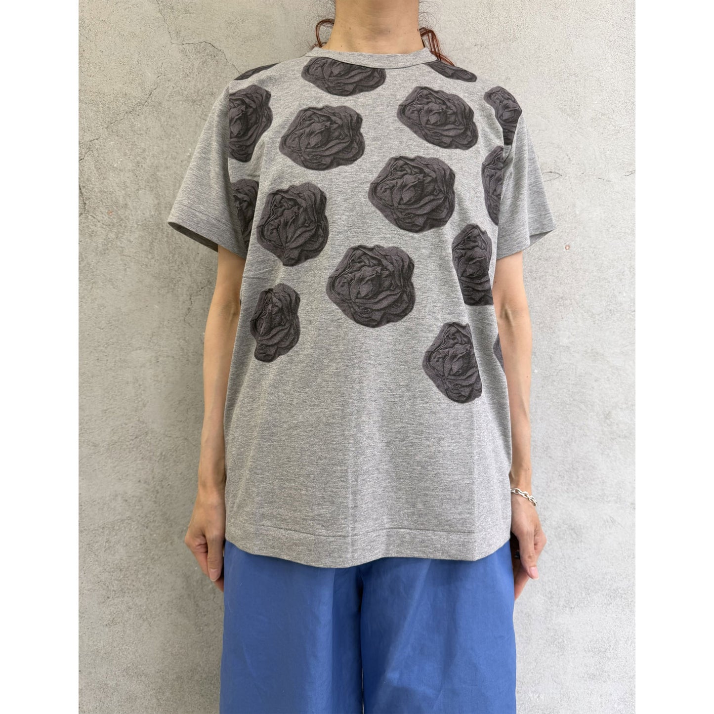 
                  
                    バラプリントTシャツ
                  
                