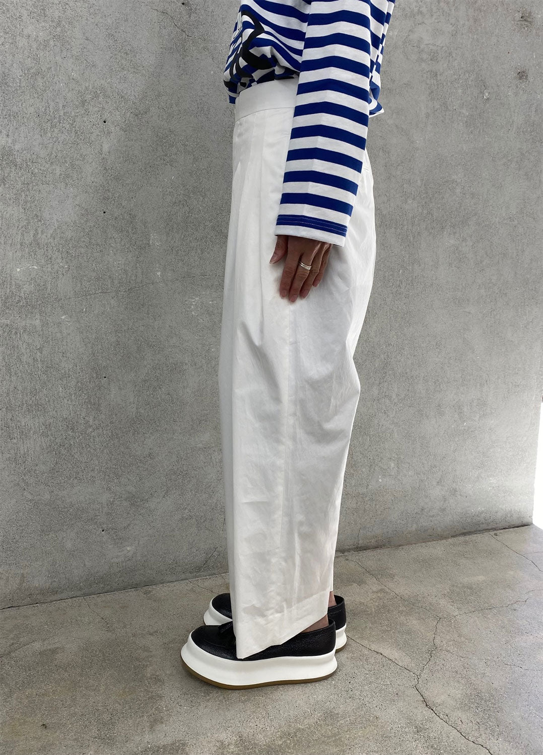 
                  
                    綿クロスタンブラー加工パンツ‐WHITE-
                  
                
