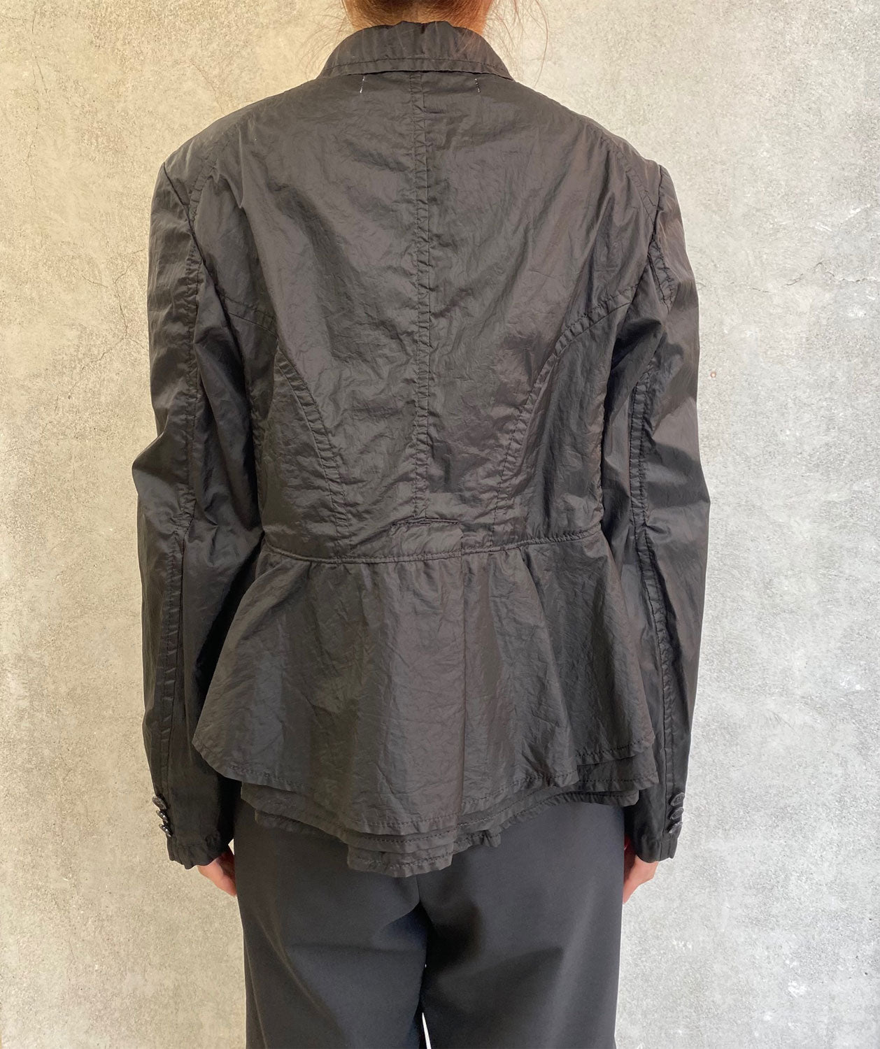 
                  
                    ナイロンタフタラッフルジャケット -BLACK-
                  
                