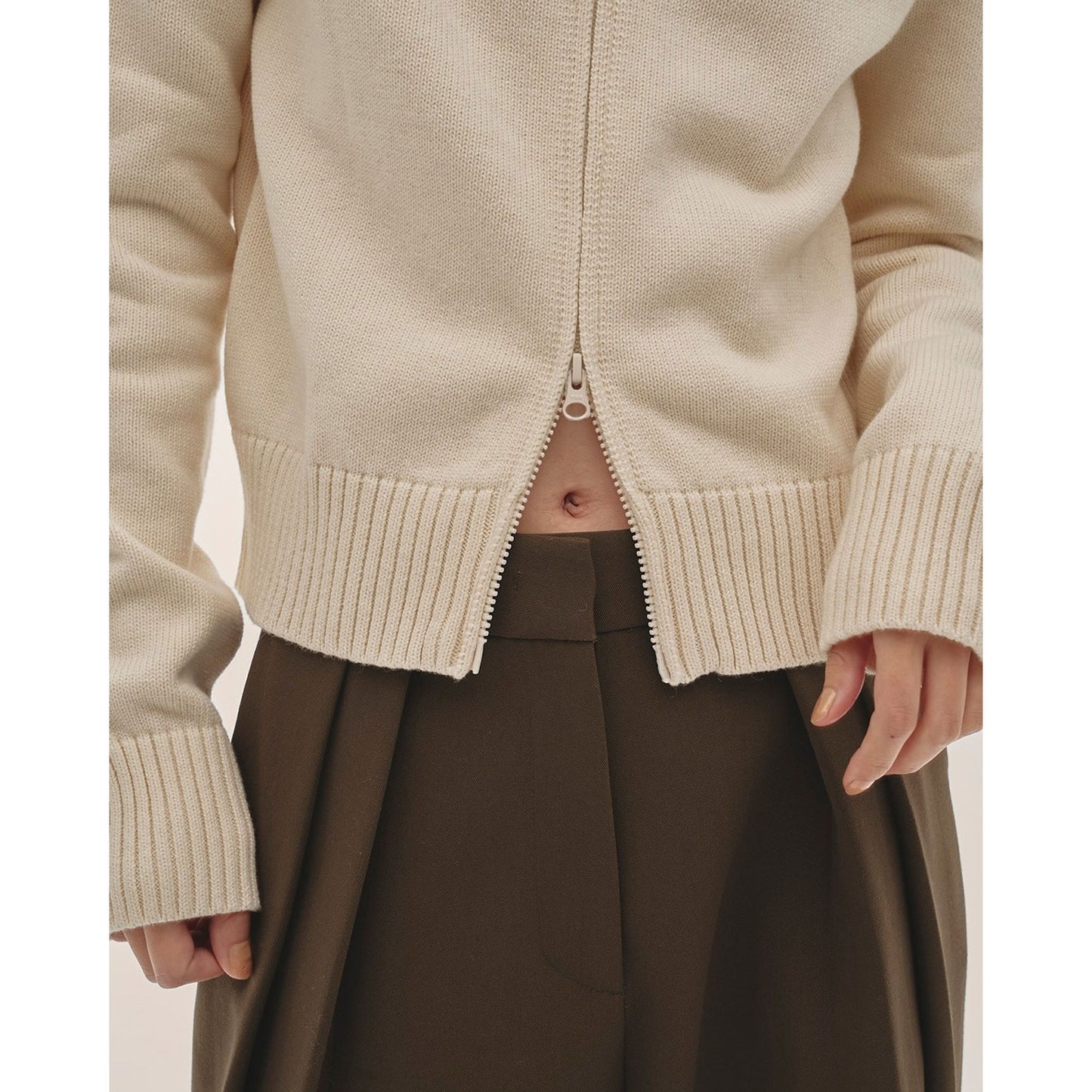 
                  
                    Compact Zip Knit-ivory-
                  
                