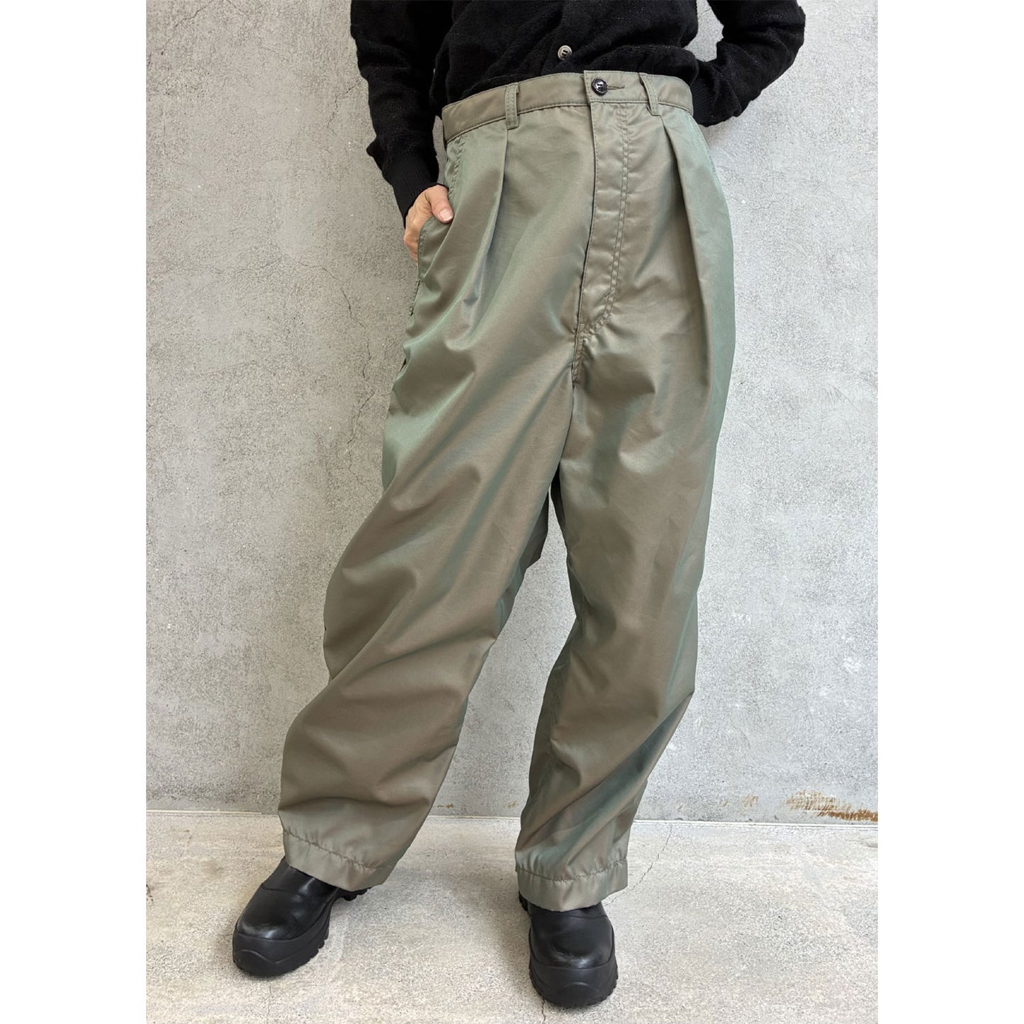 
                  
                    Cotton polyester twill pants
                  
                