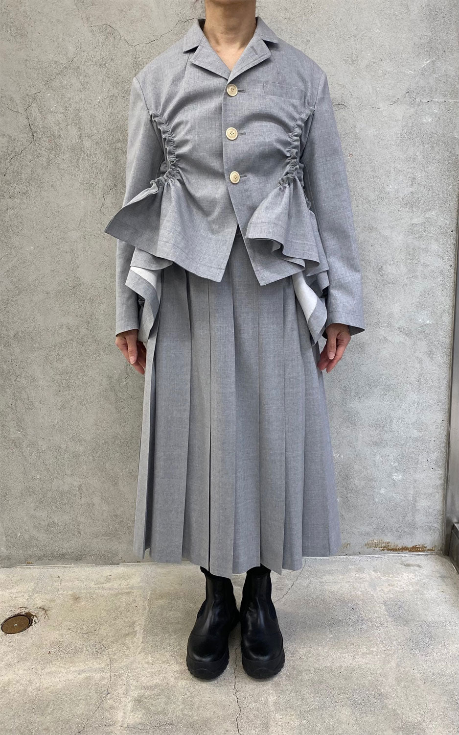 
                  
                    ウールトロデザインジャケット -TOP GRAY-
                  
                