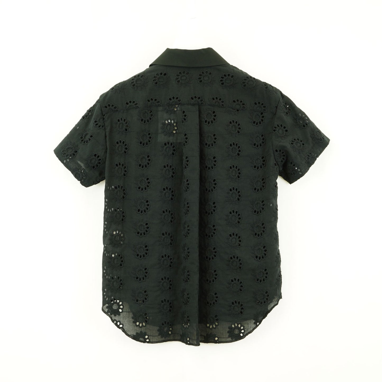 
                  
                    フラワーカットワークブラウス-BLACK-
                  
                