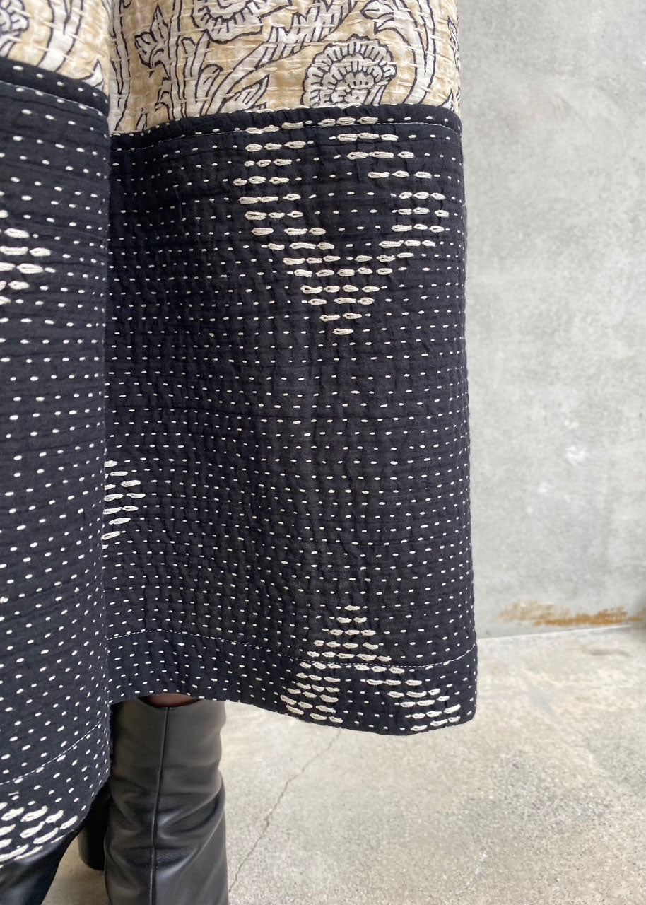 
                  
                    プリント×ハンド刺繍スカート-BEIGE/BLACK-
                  
                