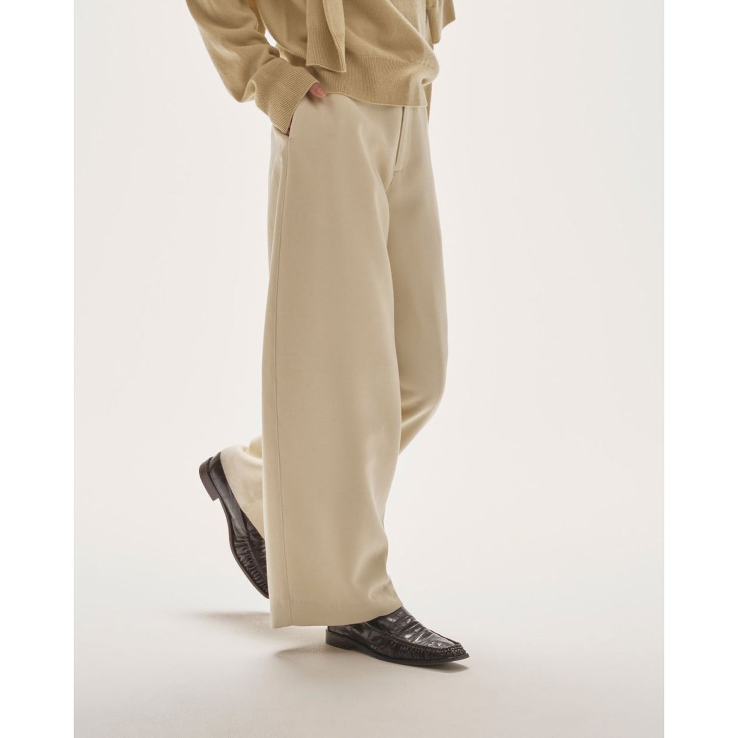
                  
                    Wide Cocoon Trousers-ECRU-
                  
                