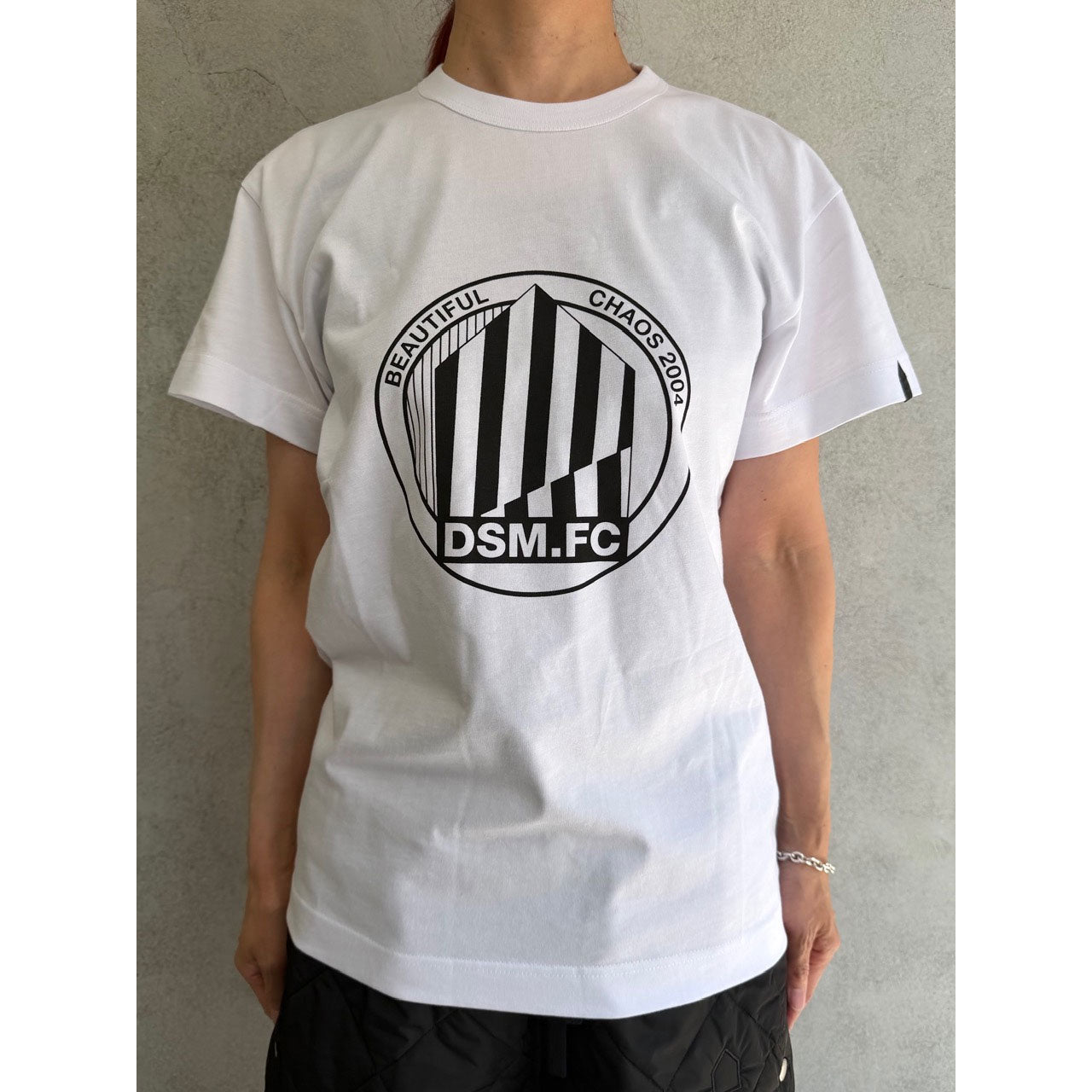 
                  
                    UNISEX LARGE EMBLEM PRINT SHORTSLEEVE TEE
                  
                