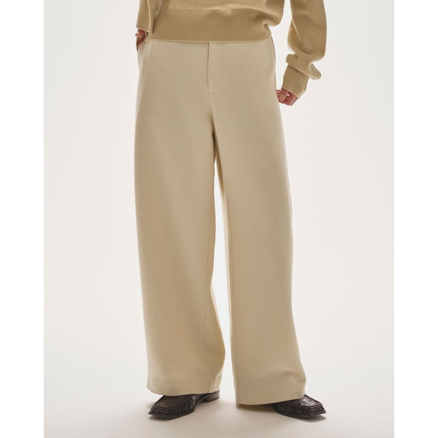 
                  
                    Wide Cocoon Trousers-ECRU-
                  
                