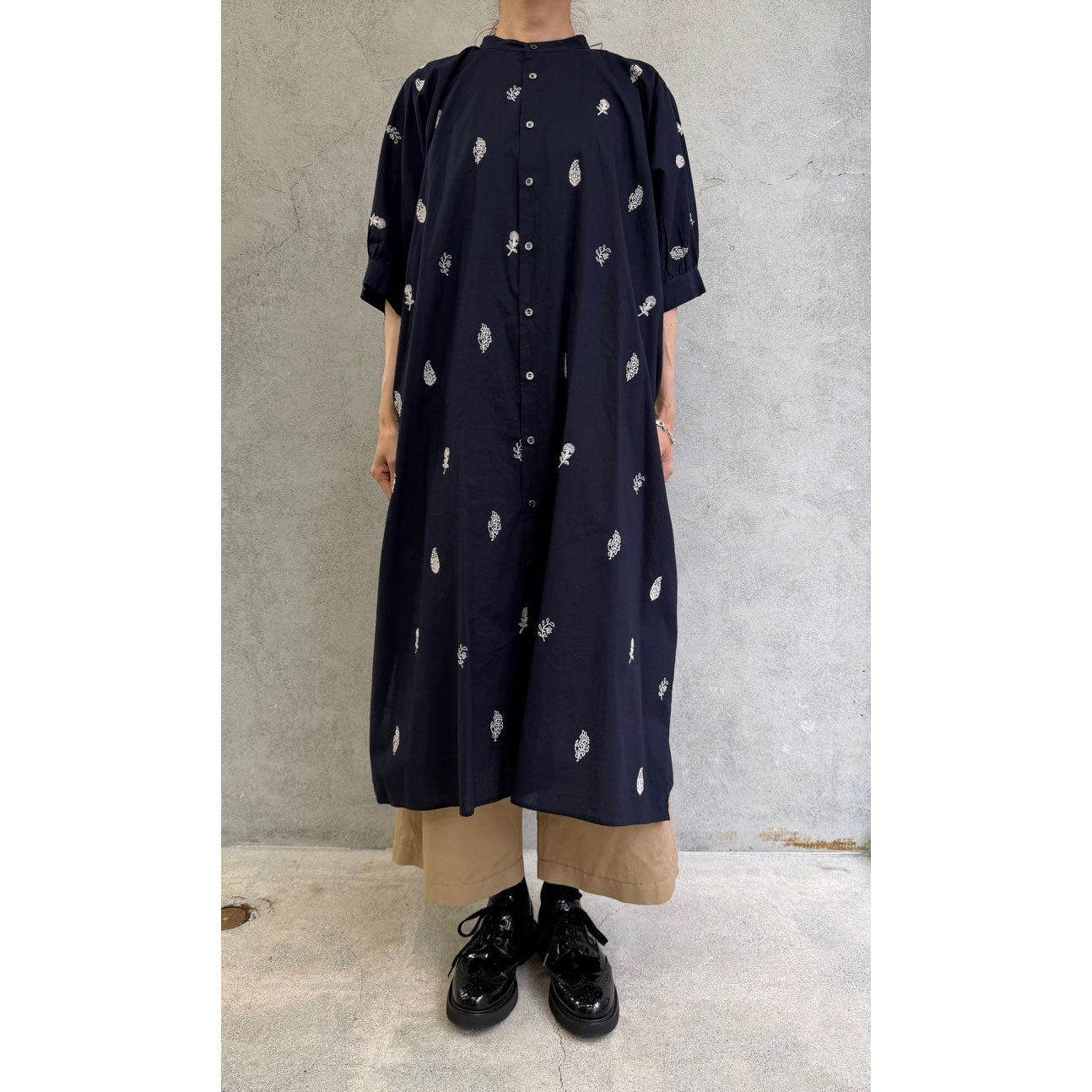 
                  
                    刺繍シャツワンピース
                  
                