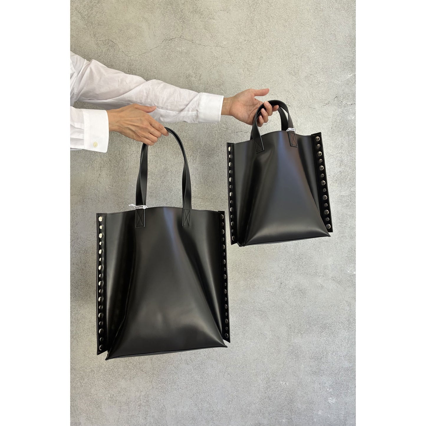 
                  
                    steer glass leather tote bag(M)
                  
                