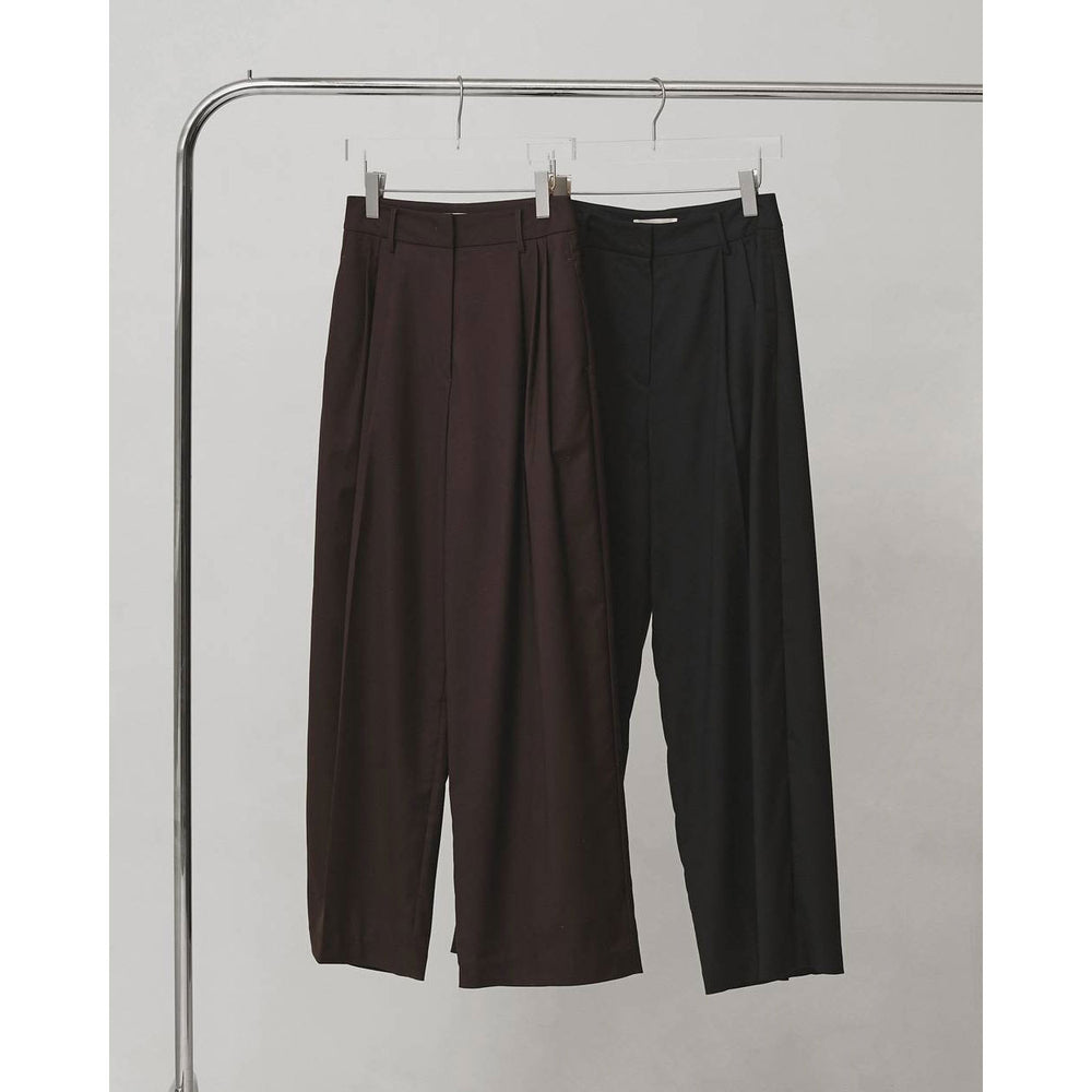 Lightweight Tuck Trousers – OBLIGE