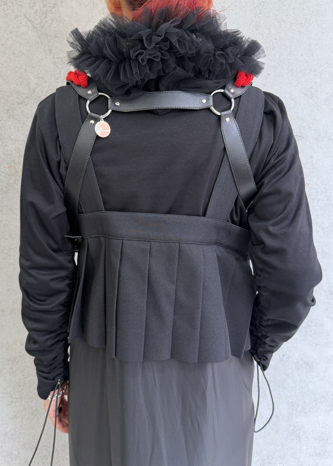 
                  
                    Flower-motif harness
                  
                