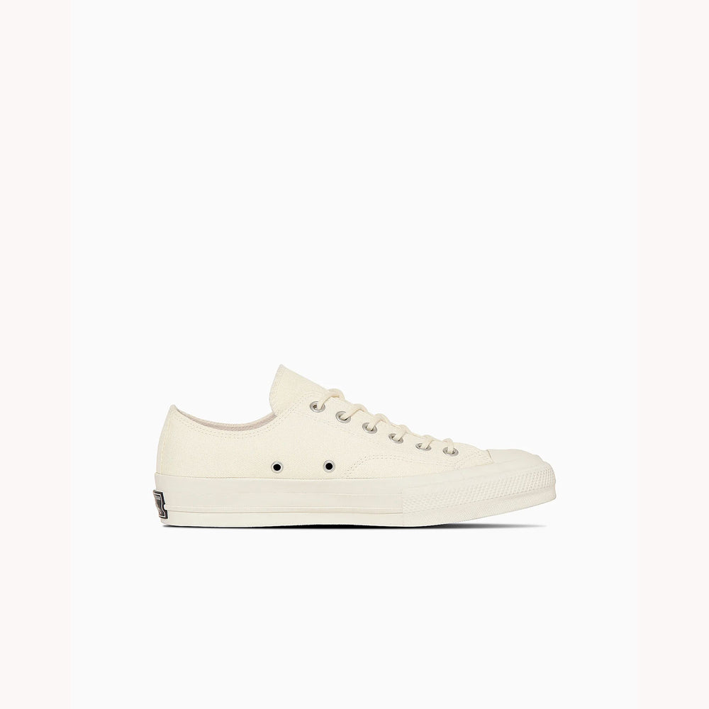 
                  
                    CHUCK TAYLOR CANVAS OX
                  
                