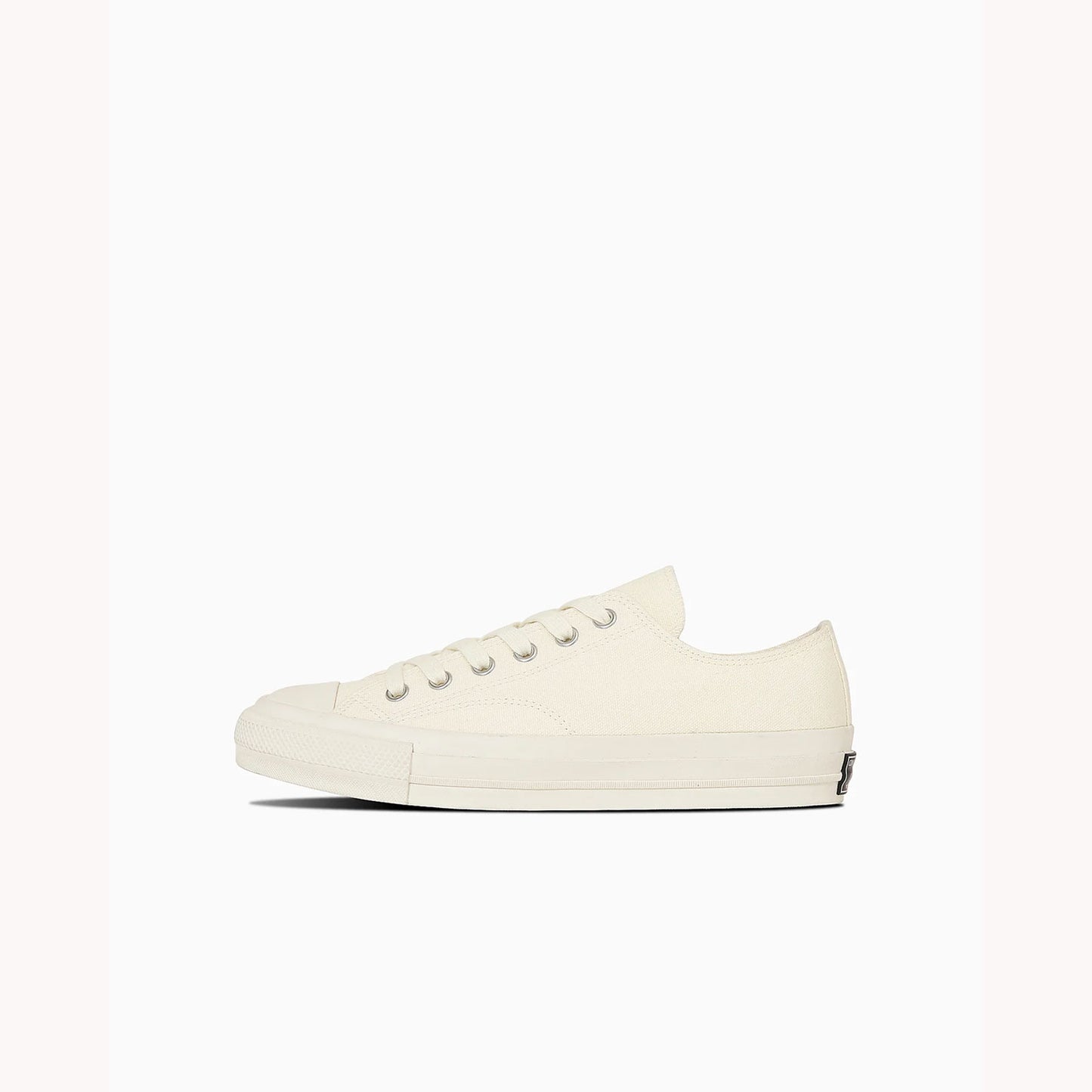 
                  
                    CHUCK TAYLOR CANVAS OX
                  
                