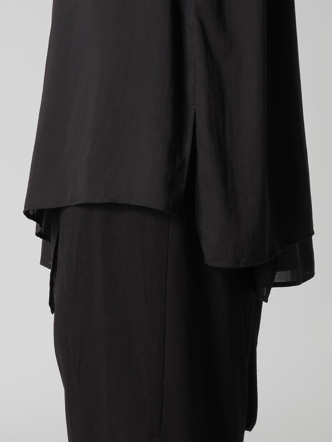 
                  
                    CELLULOSE LAWN STAND COLLAR BLOUSE-BLACK-
                  
                