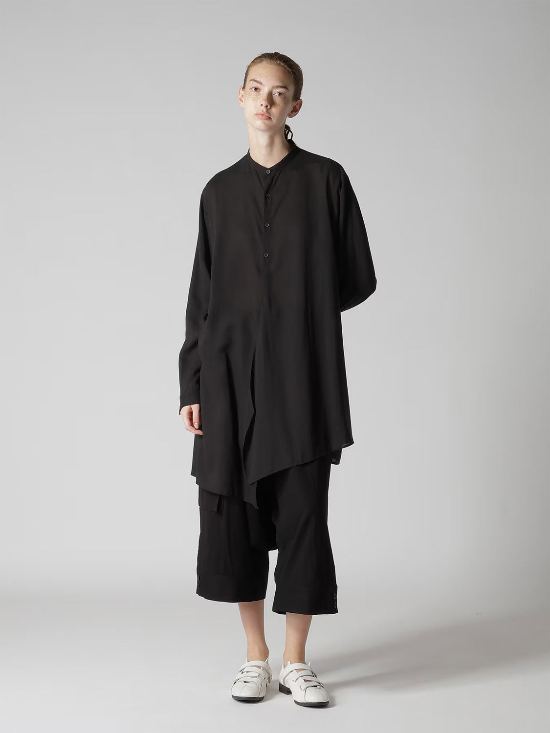 
                  
                    CELLULOSE LAWN STAND COLLAR BLOUSE-BLACK-
                  
                