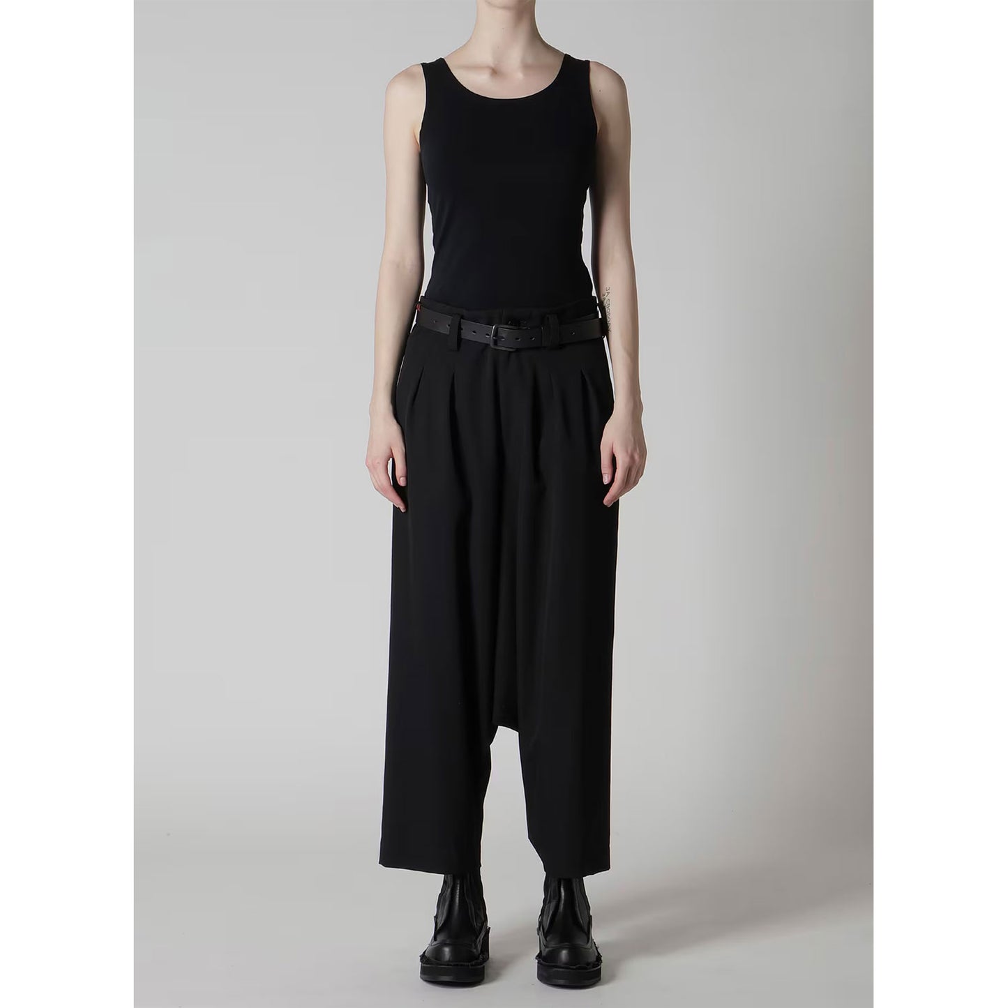 
                  
                    WOOL GABARDINE 2TUCK SAROUEL PANTS
                  
                