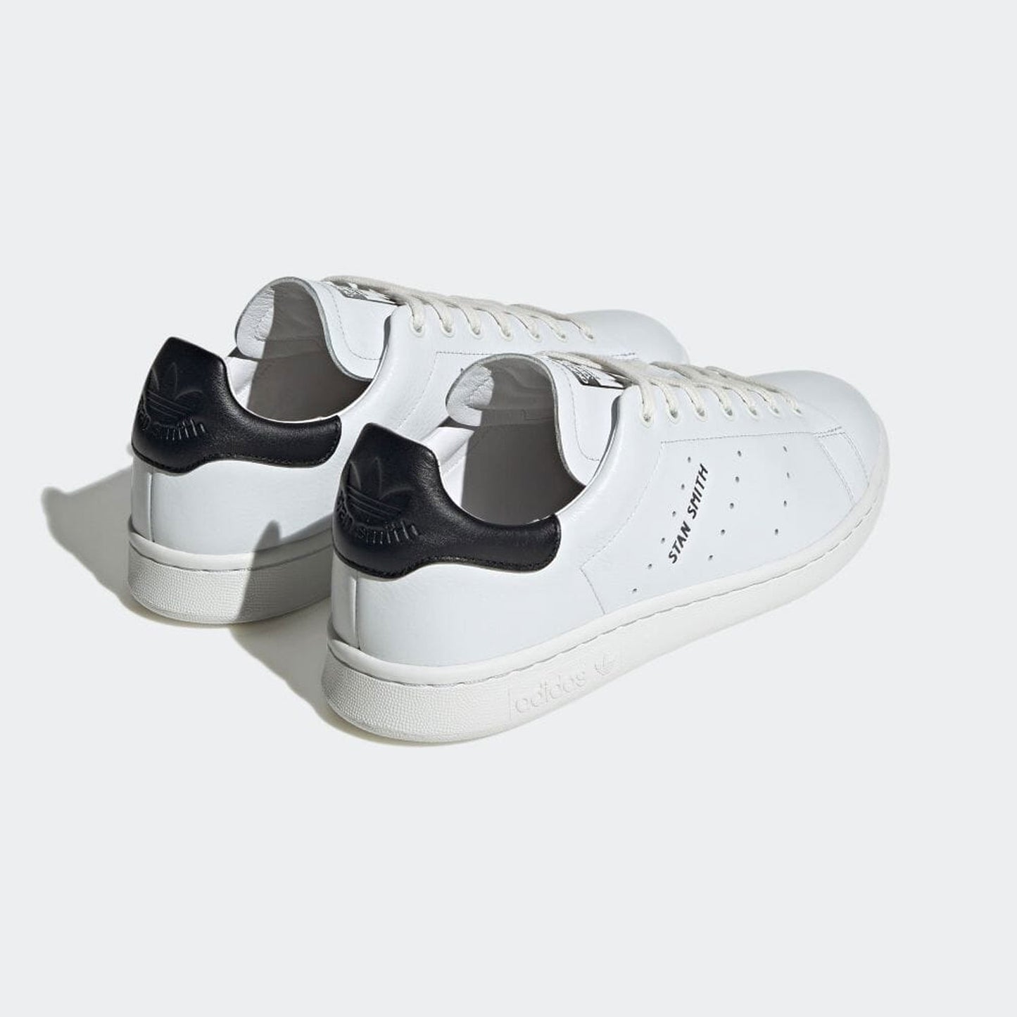 
                  
                    STAN SMITH LUX
                  
                