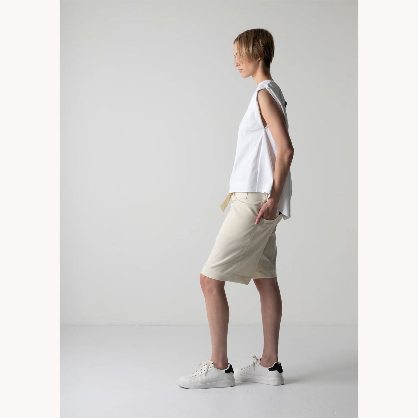 
                  
                    LISA FRENCH SLEEVE TOP -WHITE-
                  
                