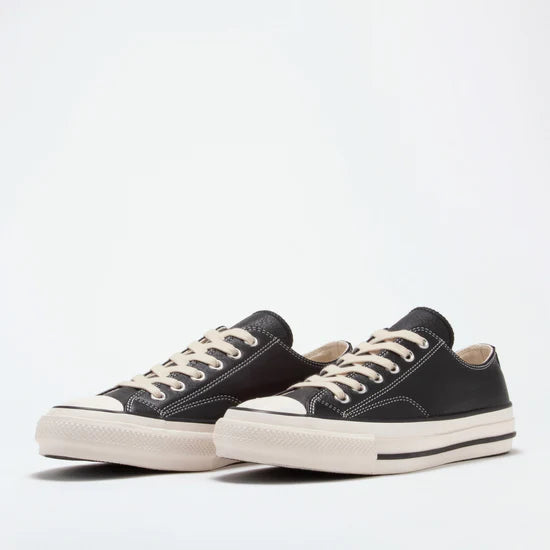 
                  
                    CHUCK TAYLOR LEATHER OX
                  
                