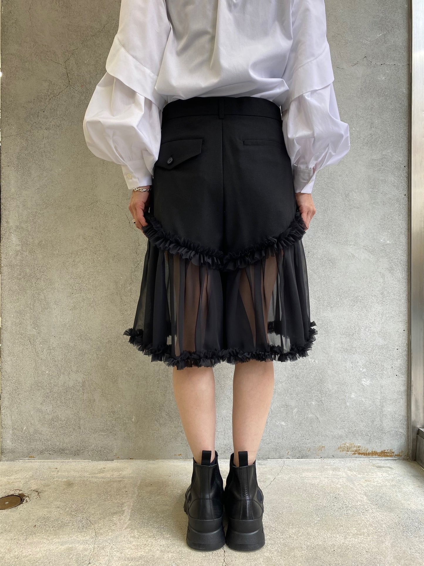 
                  
                    ウール×ジョーゼットショートパンツ-BLACK-
                  
                