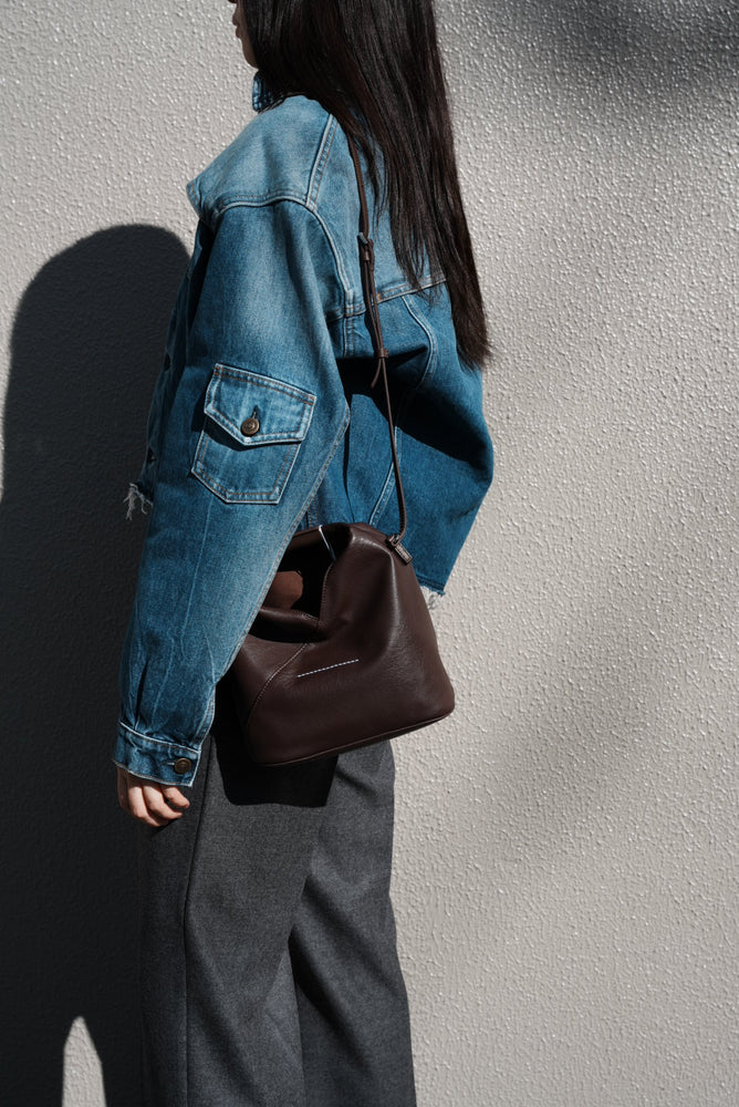 
                  
                    "Japanese" crossbody bag -DARK HONEY-
                  
                