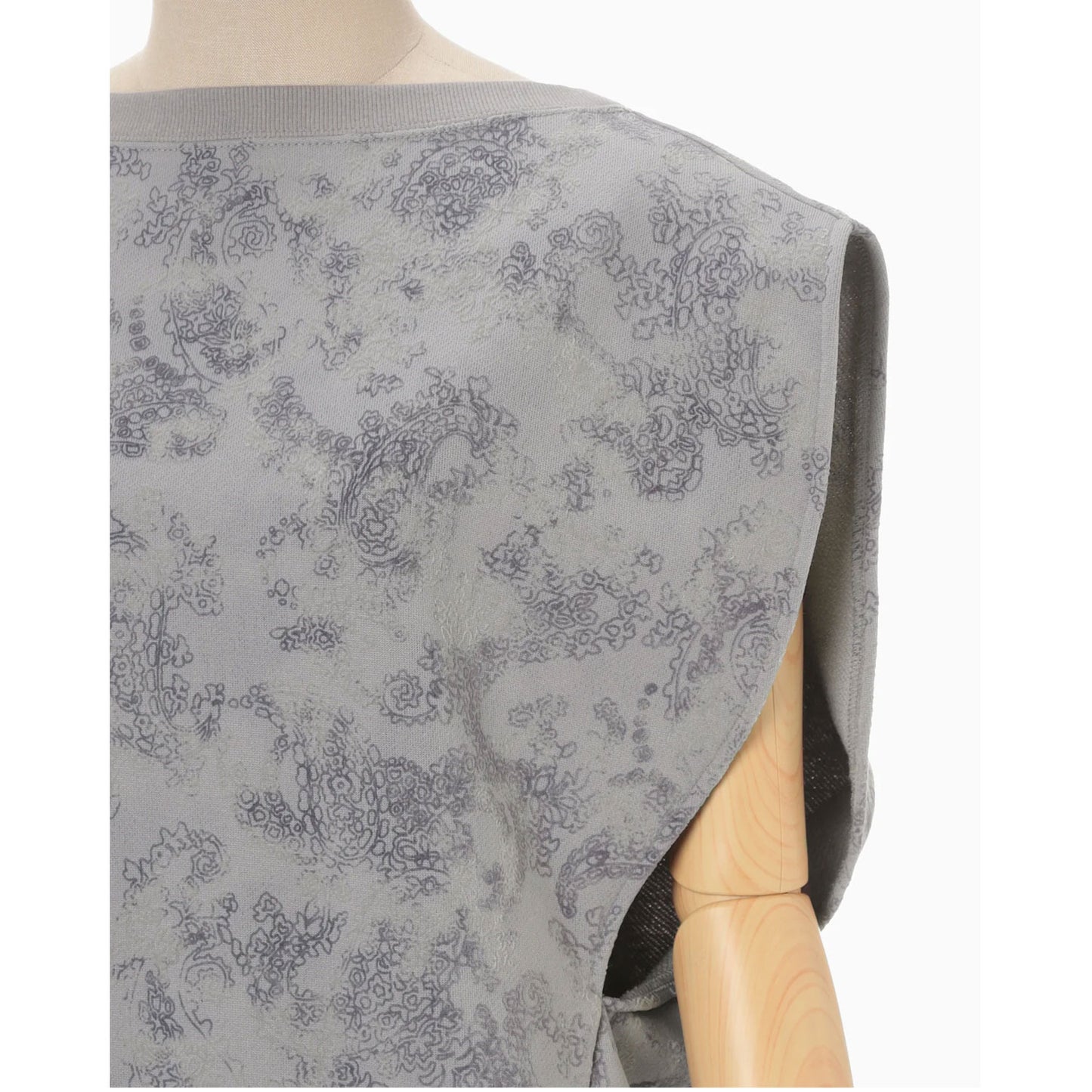 
                  
                    Floral Flock Printed Fleece Lining Sleeveless Top
                  
                