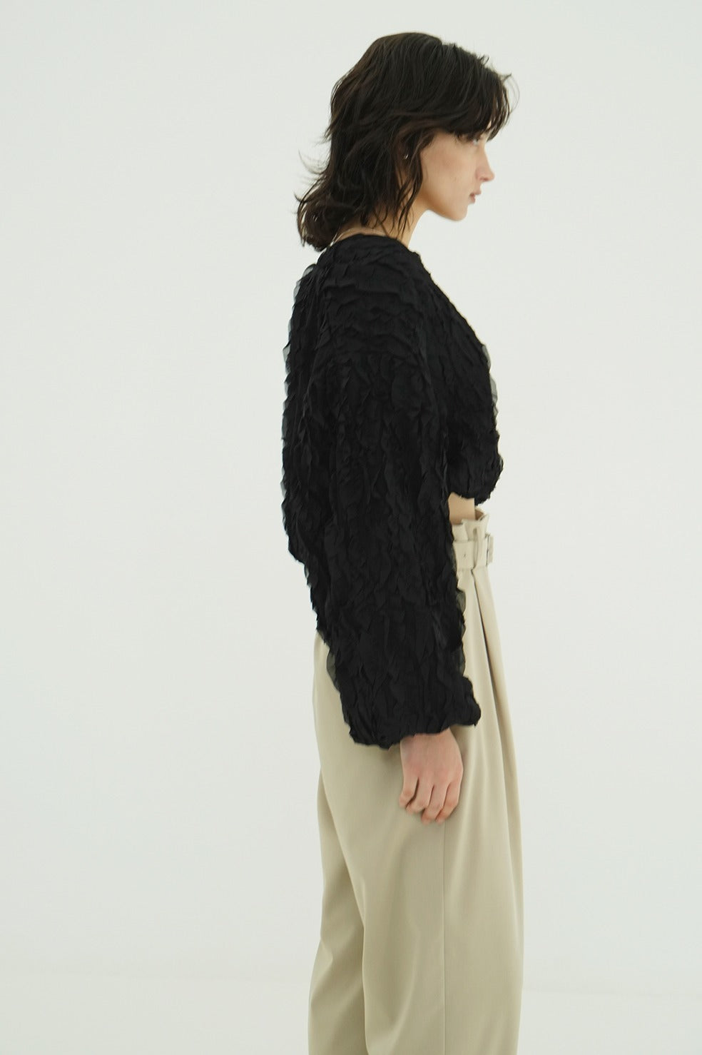 
                  
                    TOPSTITCHED FRILL BOLERO-BLACK-
                  
                